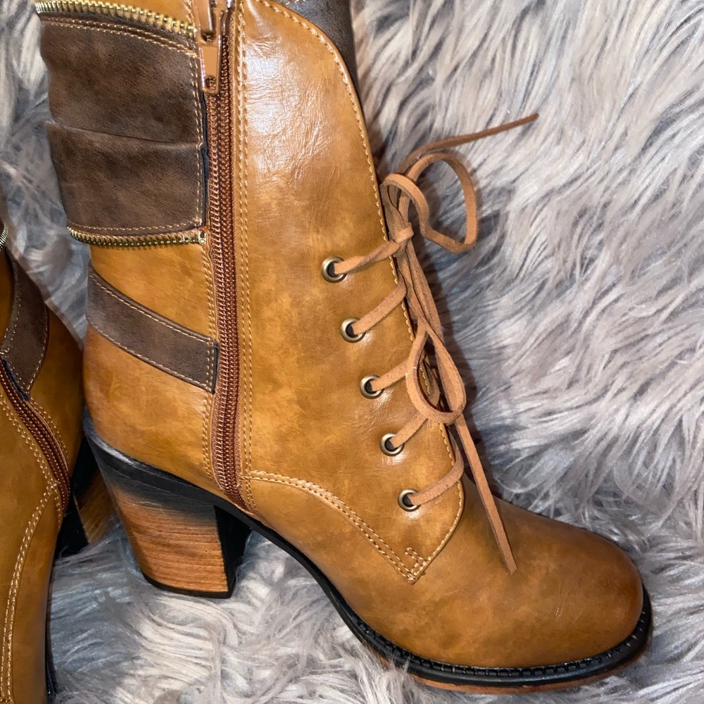 NWOB HIGH HEELED ZIP UP BOOTS